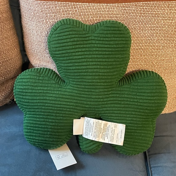 New with tags Issac Mizrahi green St. Patrick’s Day shamrock shaped pillow - Picture 3 of 3